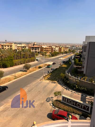 شقة مميزة للبيع استلام فورى متشطبة تشطيب كامل فيو غير مجروح  فى قلب  الحى الخامس مدينة العبور Al-Abour City
