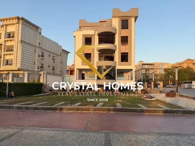 Villa for sale in West Sumid at a prime location for enthusiasts of luxury next to the axis and the club