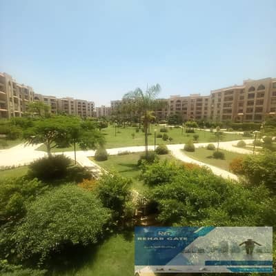 Apartment for rent in Al Rehab City, Phase 5 (255 sqm). Located next to Abu Bakr Al-Siddiq Mosque. Features 4 bedrooms (including a master suite) and
