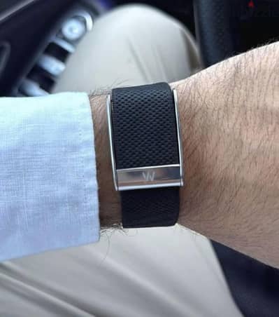 مجسم يركب على اي سوار Whoop و Google air  وتتلبس كشكل تركب السوار