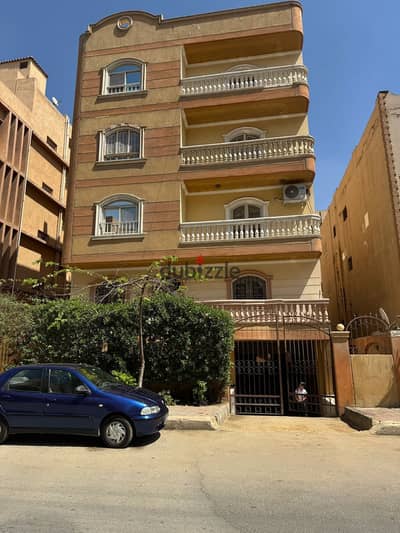 For Sale: 800 m² Building in the First District of 6th of October City – 6th of October