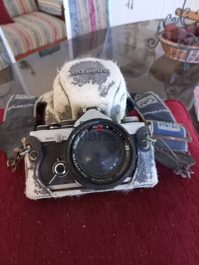 كاميرا فيلم Olympus OM-2N الأصلية + عدسة Zuiko 50mm f/1.4 ياباني Vinta