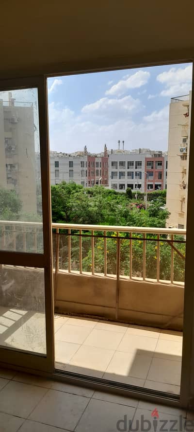 شقه للايجار في عمارت المستقبل فيو مفتوح بحري موقع مميز من المالك