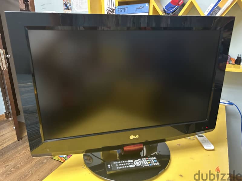 32-inch LG LCD 2