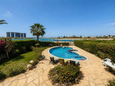 Villa on the first row by a sandy lake with a swimming pool for rent Marina 6