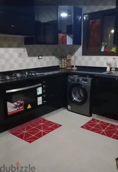 مطبخ كامل u shape استعمال ٥ شهور  لامي جلوس بالرخام جلاكسي