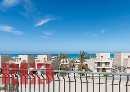 فيلا فاخرة للبيع في مراسي بإطلالة بحرية مباشرة وغير محجوبة، صف ثالث من البحر، تشطيب وفرش فاخر، 6 غرف نوم، 6 حمامات، 3 غرف ماستر، غرفة مربية، جاردن، وم
