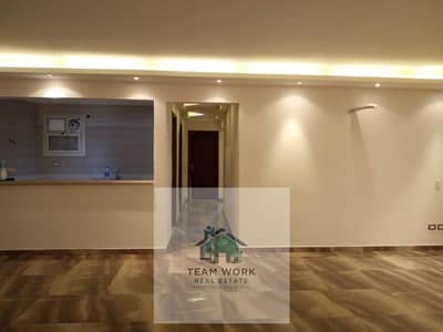شقة للبيع بسعر لقطه في الحي الثامن – الشيخ زايد- Apartment for sale at a bargain price in the 8th District – Sheikh Zayed