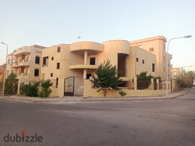Villa for sale in Al Obour City, Seventh Neighborhood, area 630 square meters, large corner