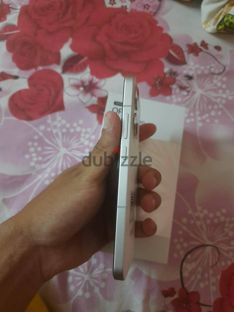 OPPO Reno13 4