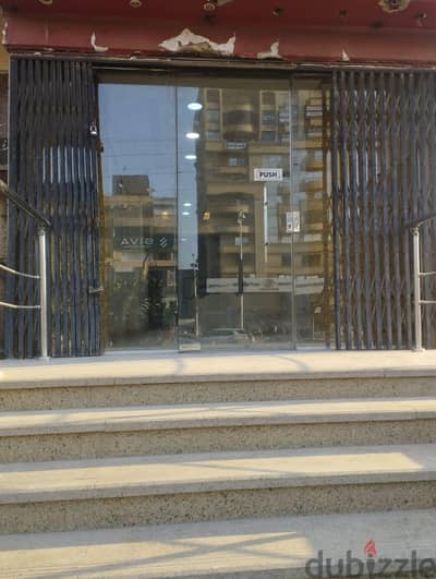 معرض للايجار بشارع الثورة