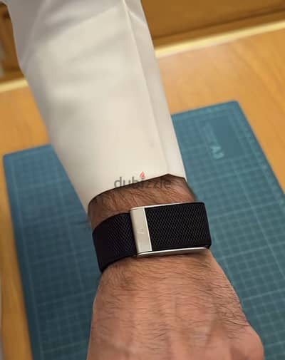 adapter fitbit air وممكن تركبها  كشكل بس بتركب على اي سوار