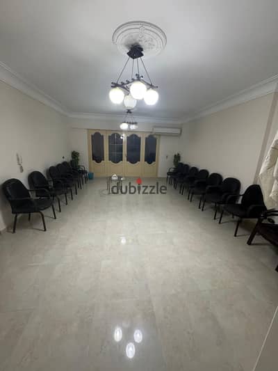 عيادة مفروشة للإيجار  175 ( سموحة - أمام النادي ناصية كلها عل الشارع ) 40,000ج شهرياً