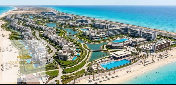 لأول مرة في رأس الحكمة – شاليه متشطب3 غرف  بالكامل بالتكييفات بفيو بحر ولاجون بمقدم 5% فقط وتقسيط 8 سنوات في مدن الساحل الشمالي
