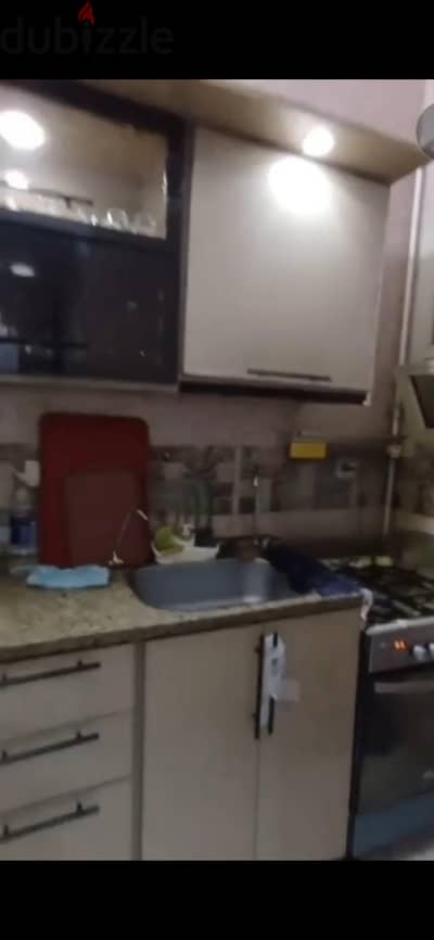 مطبخ الموتال بالرخامه و الحله و المطبقيه استخدام نضيف جدا و يوجد فيديو