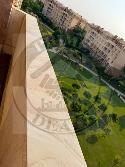 شقة مميزة للبيع في مدينتي، المرحلة B7، تتمتع بتشطيب خاص وإطلالة مباشرة على الحديقة، في موقع هادئ وقريب من جميع الخدمات.