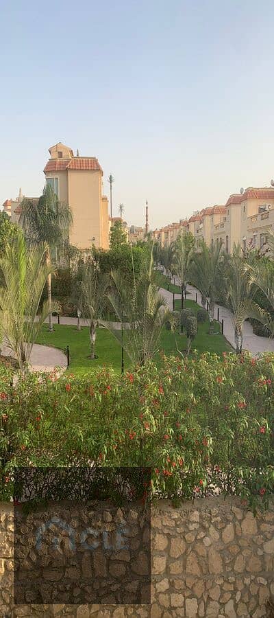 توين هاوس نصف تشطيب فاخر للبيع في موقع مميز و بسعر مميز في احد كمبوندات التجمع كمبوند فالينو ,مساحتها 311 م تشمل 3 غرف نوم و ناني و غرفة سائق و 5 حمام
