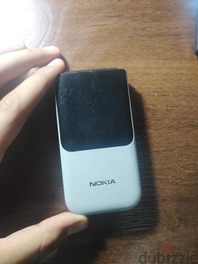 Nokia 2720 Flip 1