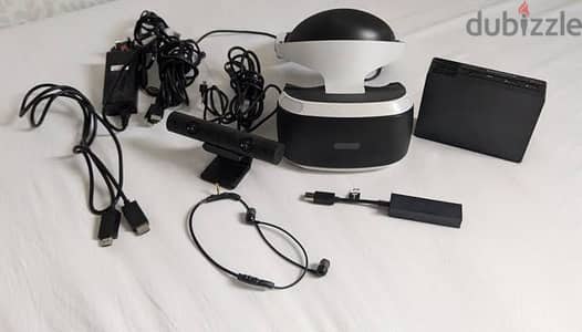 بلايستيشن 4 (1 تيرا) + نظارة PS VR + دراعين + 8 ألعاب - حالة ممتازة