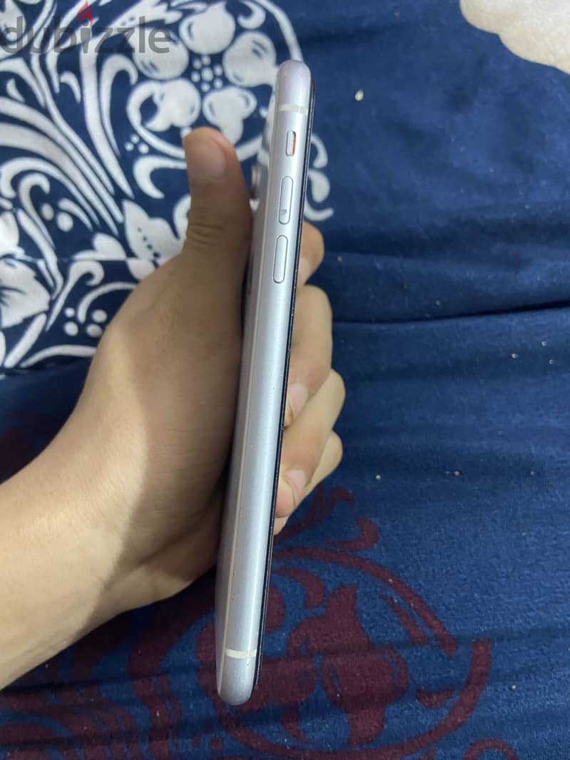 Apple - iPhone XR 3
