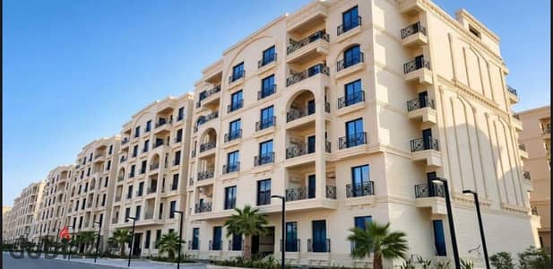 A wonderful apartment of 177m in the Green City compound in October Gardens with a 30% down payment and flexible installments over 10 years, in a genius location just minutes from the Faiyum Road and 10 minutes to Mall of Egypt