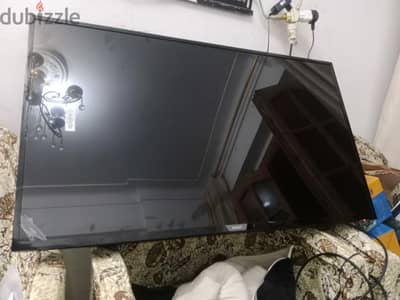 شاشة فيليبس 43 سمارت  بلزقها واسكرسينتها