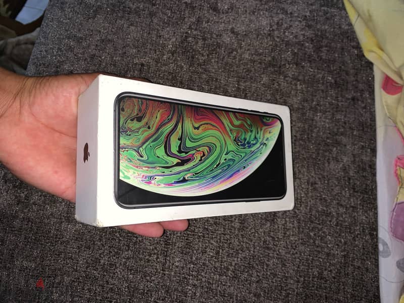 Apple - iPhone XS Max 7