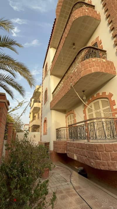 Fully furnished and air-conditioned 3-story villa (3 apartments) + 50m roof with bathroom + garage + 250m garden in the fourth district of New Cairo.