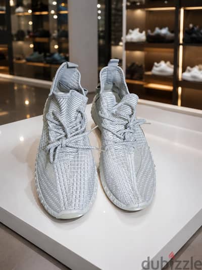 حذاء  yeezy Boost مقاس ٤٨