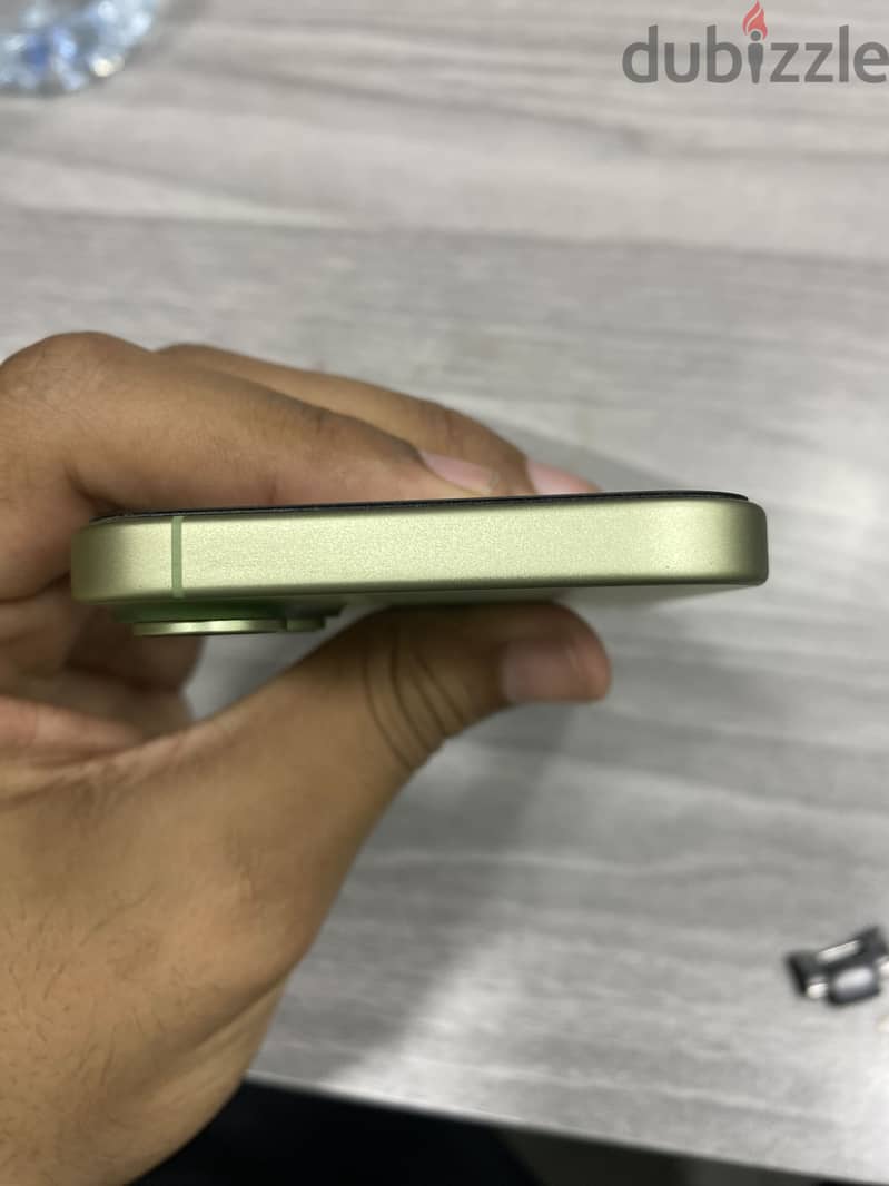 Apple - iPhone 17 4