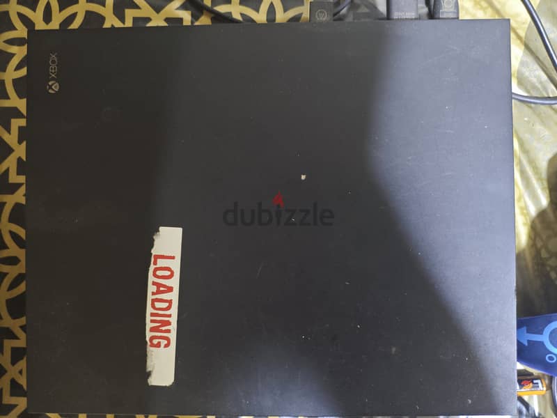 Xbox one x with 4 controllers 4