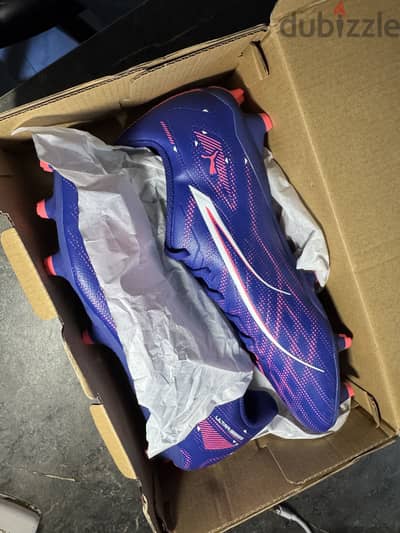 لُقطة لعشاق الكرة! حذاء PUMA ULTRA 5 PLAY FG/AG الجديد تماماً للبيع