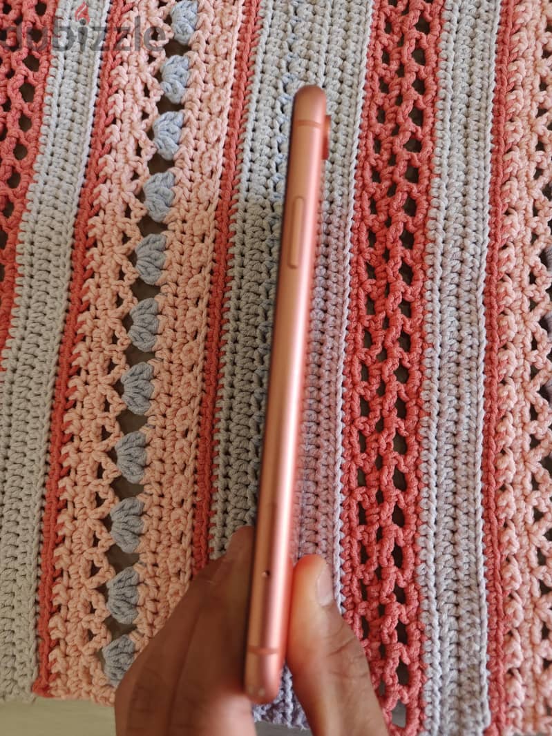 Apple - iPhone XR 4