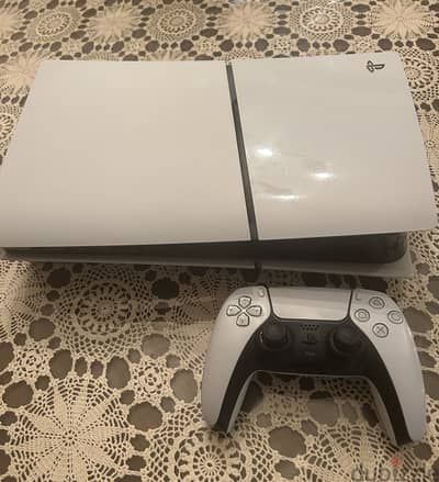 PlayStation 5 Slim 1TB Disc Edition + One Controller