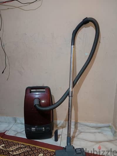 مكنسه ناشونال ٢٢٠٠ وات  كالجديده