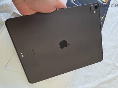 iPad Pro 13 inch _ 512g _ b100% _ Wifi & Cellular iPad Pro 13 inch _ 512g _ b100% _ Wifi & Cellular