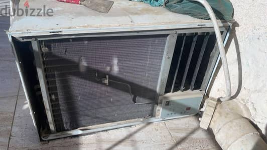 للبيع تكييف كارير شباك ٢. ٢٥ حصان بشحنة المصنع البيع لعدم الحاجه