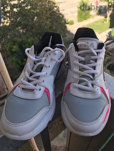 كوتشي Fila جلد ابيض