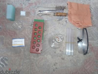 ادوات معمل كيمياء لطلاب الكليات الطبية