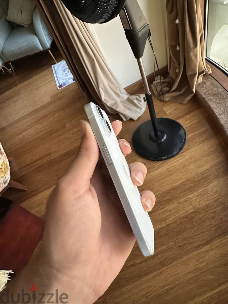 iPhone 15 4