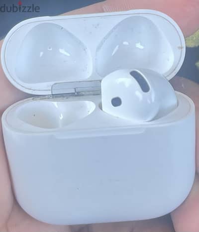 سماعة airpods 4 ولكن ضايعة منها سماعة واحدة  الفردة الشمال ضايعة