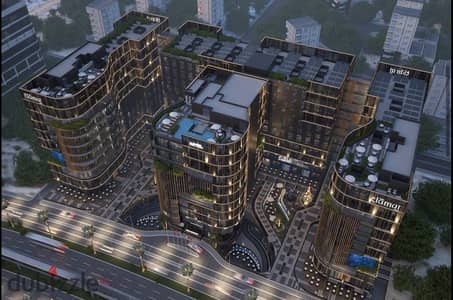 مكتب اداري للبيع 42م نصف تشطيب في 3LAMAT MALL علي المحور المركزي Prime Location بمقدم 10% فقط و اطول فتره سداد