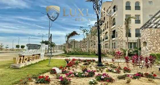 Ready to move 3 bedrooms Apartment with Garden for sale in Green Square