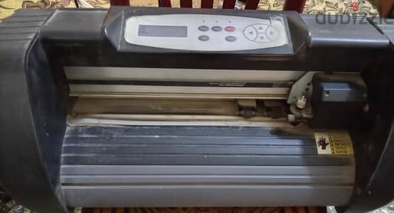 للبيع ماكينة قص استيكر وفينيل (Vinyl Cutter / Plotter) بحالة جيدة
