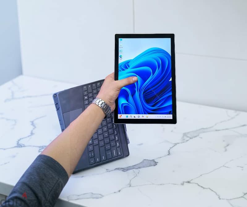 Microsoft surface pro 7 plus Core i5 with original pen 8