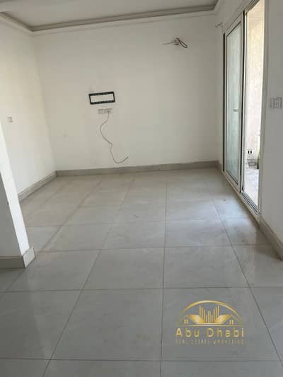 Apartment 107m² for rent in Madinaty B12, minutes from services, wholesale market, medical center, and minutes from Craft Zone and East Hub. Open view