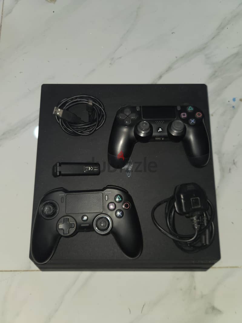 PS4 Pro 2TB 4Games 2Controllers 3