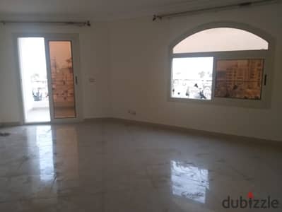 فرصة مميزة للسكن في موقع راقٍ، على بُعد خطوات من شارع اسماء فهمي أرض الجولف.