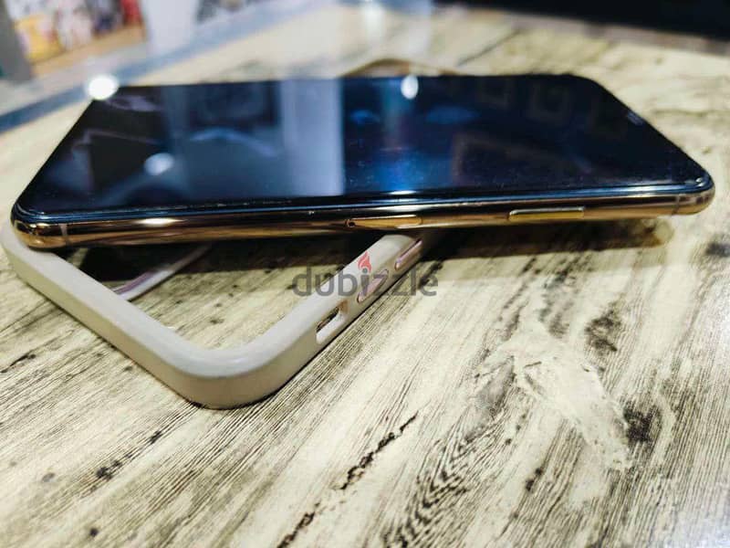 Apple - iPhone 11 Pro Max 6