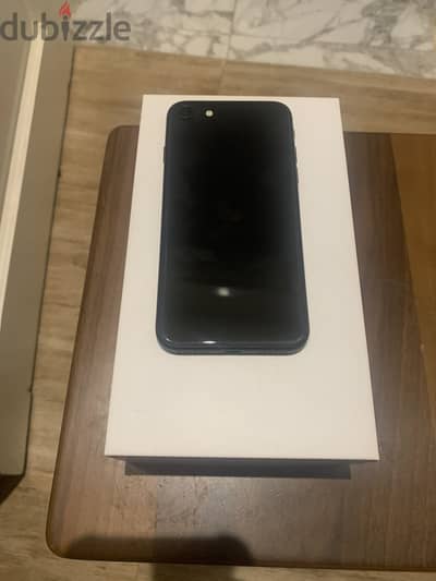 iPhone SE (2020) iPhone SE (2020)
